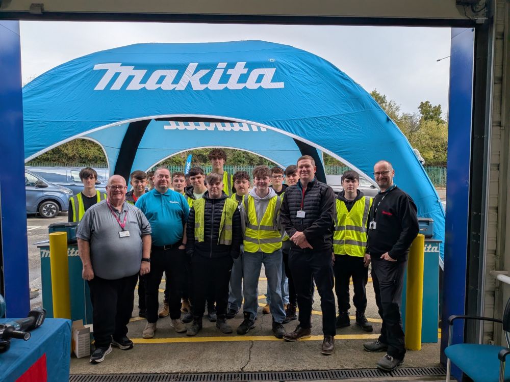 Picture of SERC students at Makita's Dublin facility